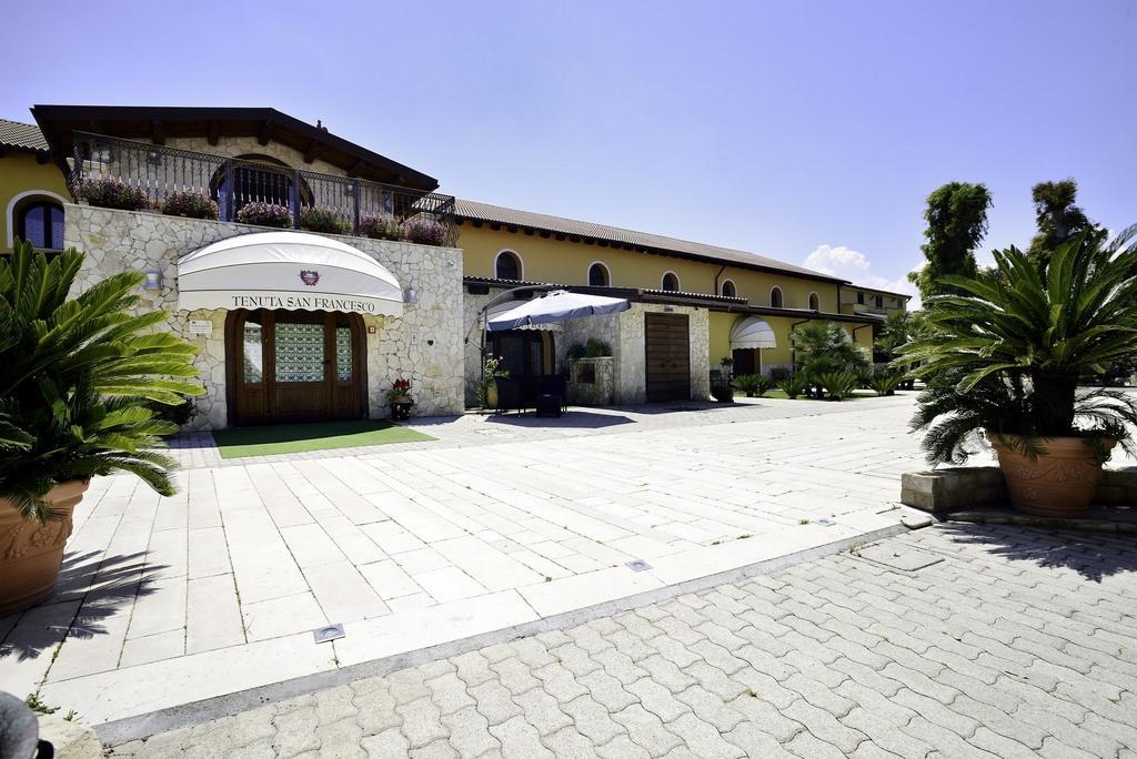Hotel Tenuta San Francesco بارليتا المظهر الخارجي الصورة